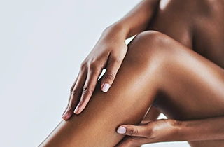 Glatte Beine dank Sugaring! glatte Beine