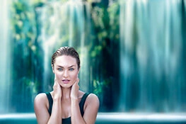 Candice Swanepoel ist das Gesicht von Biotherm! Frau Model Biotherm Acquasource Everplump