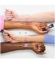 essence dewy EYE GLOSS Lidschatten 8 ml 4059729446695 detail-shot_de