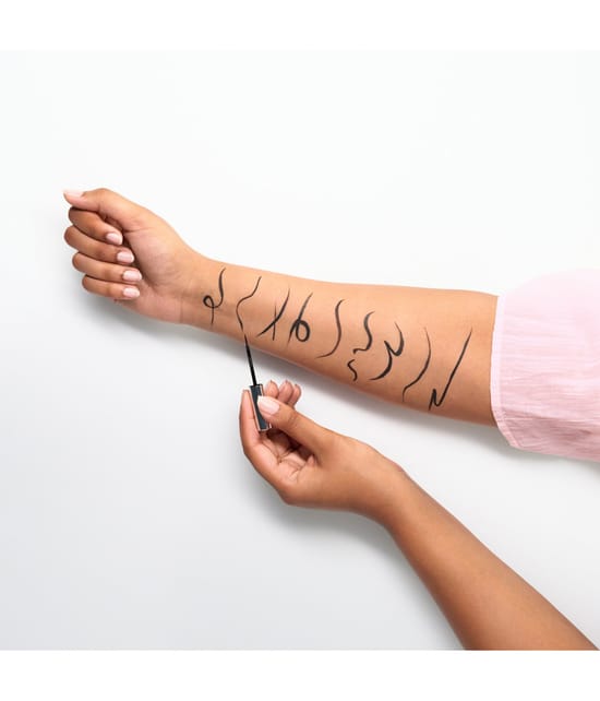 essence Liquid Ink Eyeliner 3 ml 4250587705454 detail-shot_de