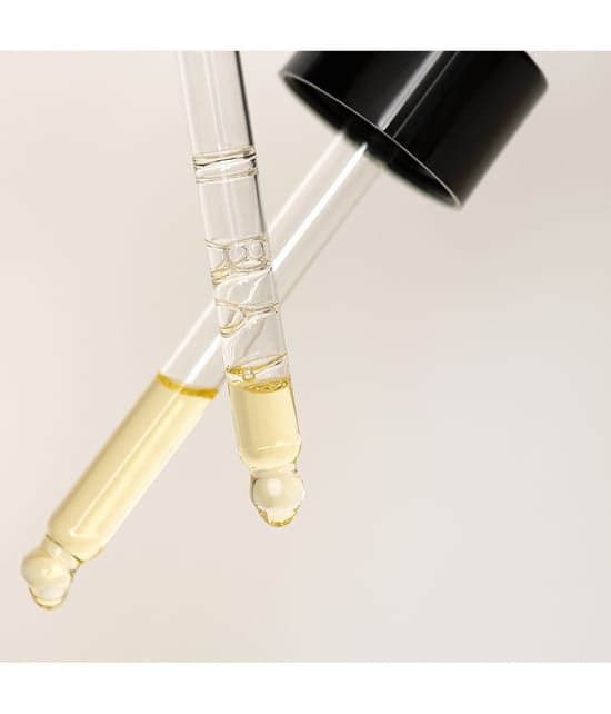 BE + RADIANCE Multi-Purpose Face Oil Reinigungsöl 30 ml 3760318220251 detail-shot_de