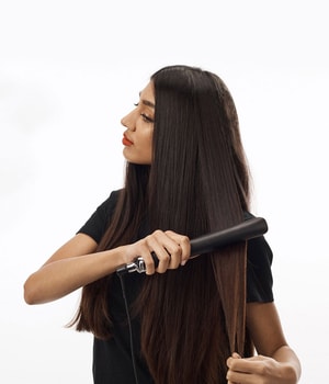 4. Bild von ghd straight on straight & smooth Glättungsspray