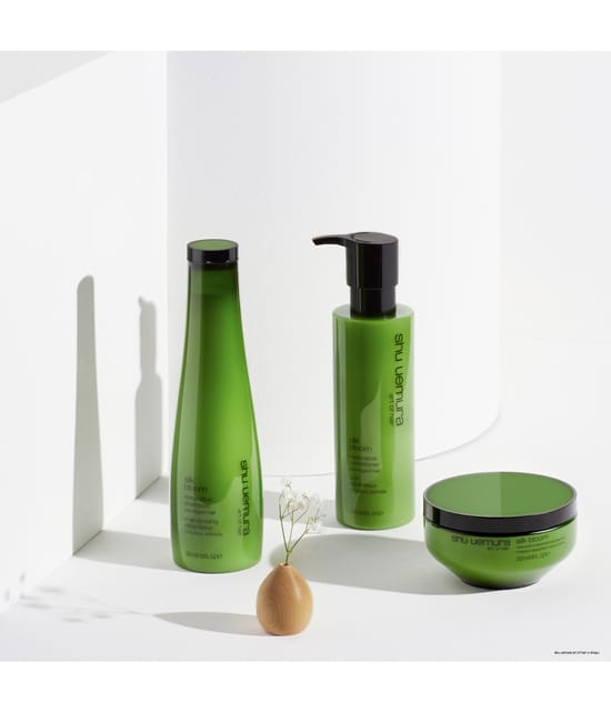 Shu Uemura Silk Bloom Haarshampoo 300 ml 3474630146549 visual-shot_de