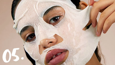 Skincare Routine Ste 5 Model mit Makse