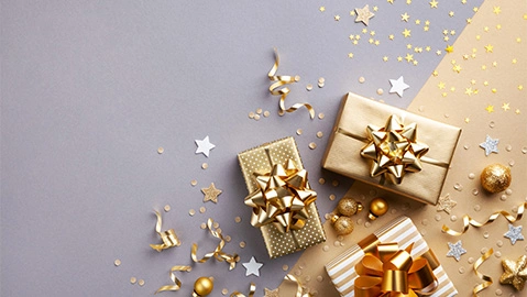 Welche Geschenkverpackung passt am besten? Geschenke in gold und silber