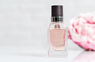 Jetzt Parfümproben kostenlos zu jeder Bestellung erhalten! Parfumprobe im Miniaturflakon