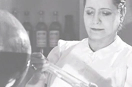 Helena Rubinstein im Labor