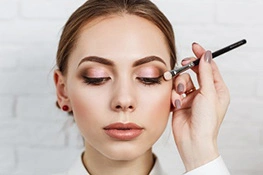 Professionelles Make-up von Visagistin