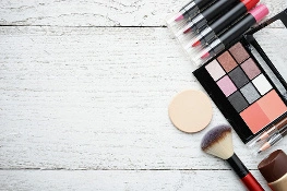 Make-Up ganz einfach günstig online kaufen