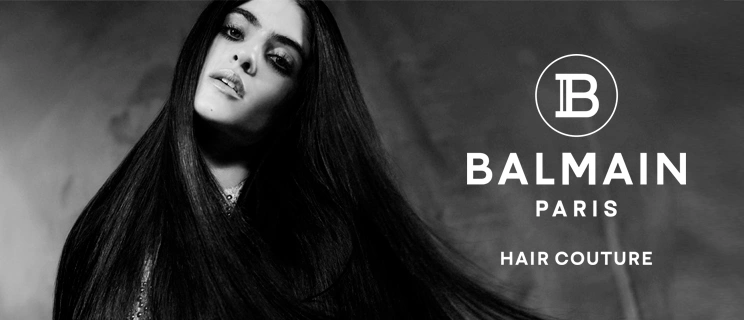 Model und Markenlogo von Balmain Hair Couture