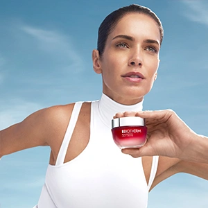 BIOTHERM Blue Peptides Uplift Cream Gesichtscreme und Model