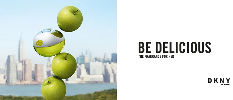 Parfum Flakons von DKNY vor New York Skyline
