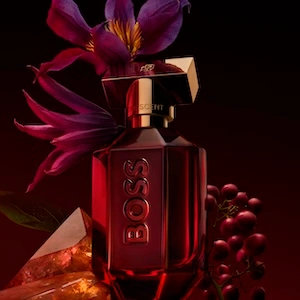 Hugo Boss Boss The Scent Elixir for Her Flakon mit Blumen