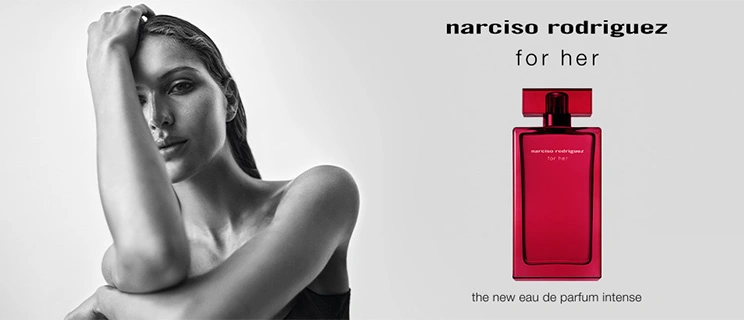 Narciso Rodriguez Flakon und Frau