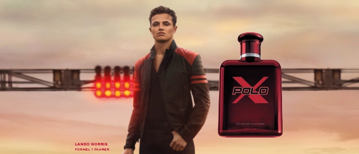 Lando Norris mit Ralph Lauren Parfum Flakon