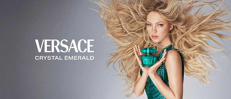 Versace Parfum crystal emerald und weibliches Model